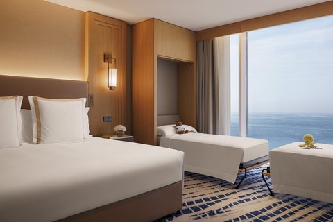 Jumeirah Beach Hotel Ocean Family Deluxe Room with Murphy Beds