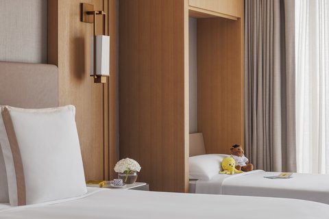Jumeirah Beach Hotel Ocean Family Deluxe Room