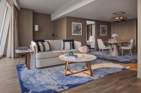 Jumeirah Beach Hotel Two Bedroom Suite Living Room