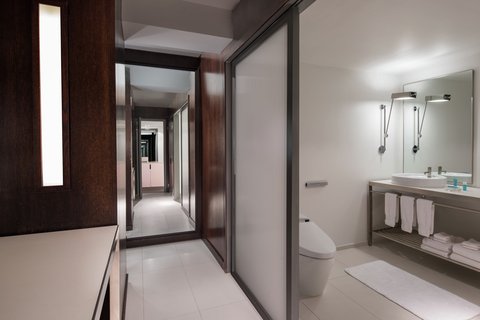 WOW Suite Bathroom