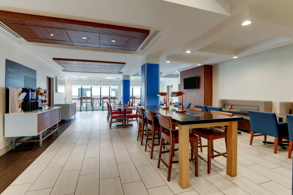 Holiday Inn Express & Suites BRYAN-MONTPELIER