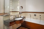Superior, Larger Guest room, 1 King, Garden view