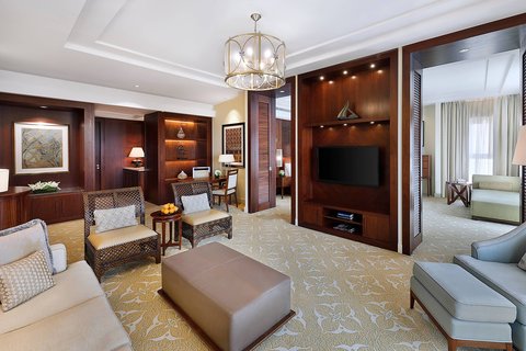 One Bedroom Suite Garden View - Living Room