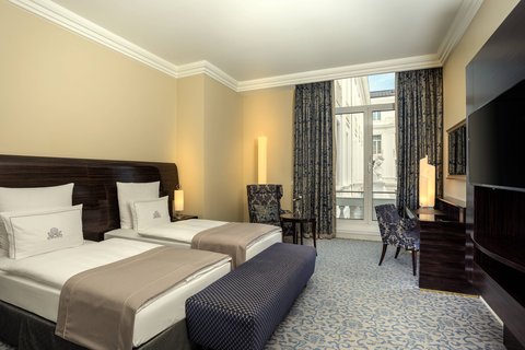 Twin/Twin Superior Guest Room - City View