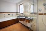 Deluxe, Guest room, 1 King, Garden view