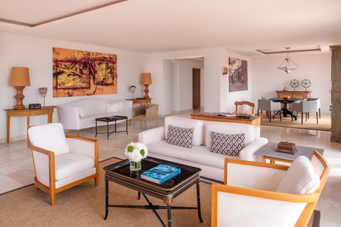 Penthouse Ritz-Carlton Suite living room
