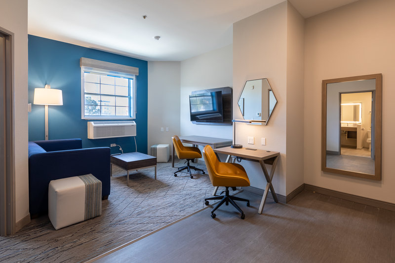 Holiday Inn Express and Suites Englewood – Denver South
