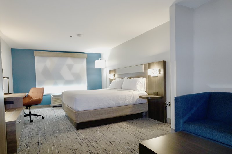 Holiday Inn Exp and Stes Smith