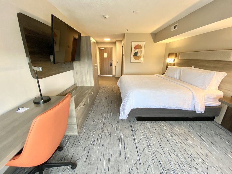 Holiday Inn Express and Suites Elyria