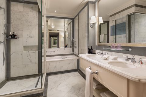 Bottega Veneta Suite - Bathroom