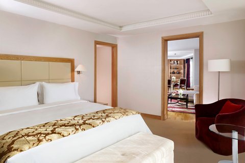 One-Bedroom Penthouse Suite - Bedroom