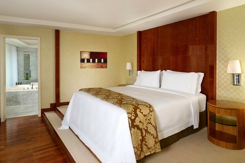 Luxury Penthouse Suite - Main Bedroom
