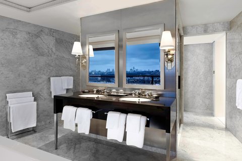Royal Suite Bathroom – Walk-In Shower