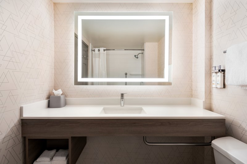 Holiday Inn Express and Suites Mobile West – I-10