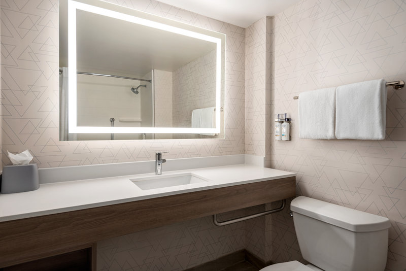 Holiday Inn Express and Suites Mobile West – I-10