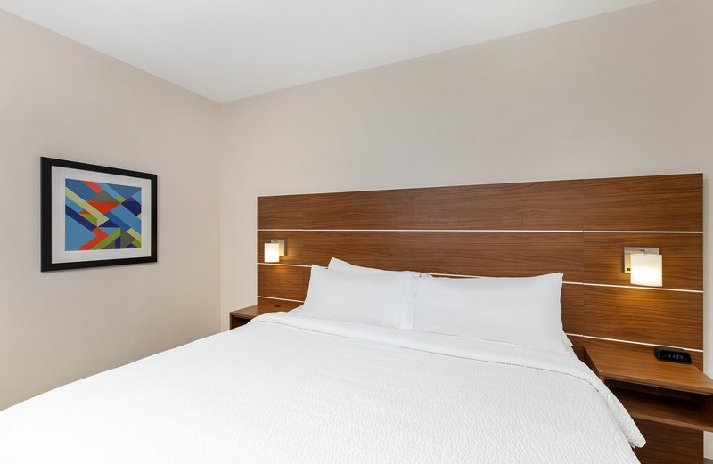 1 KING BED LEISURE NONSMOKING