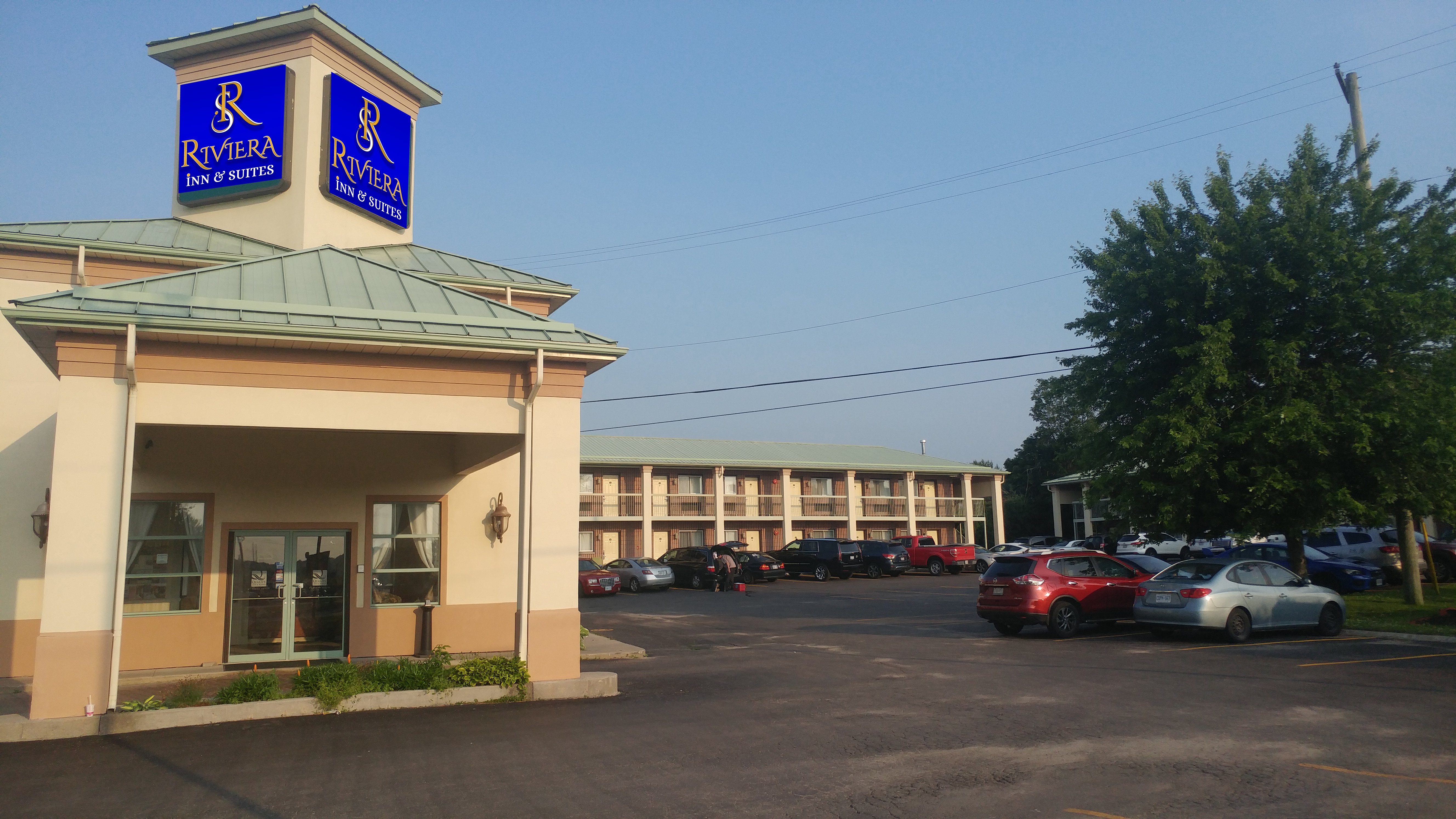 Riviera Inn & Suites