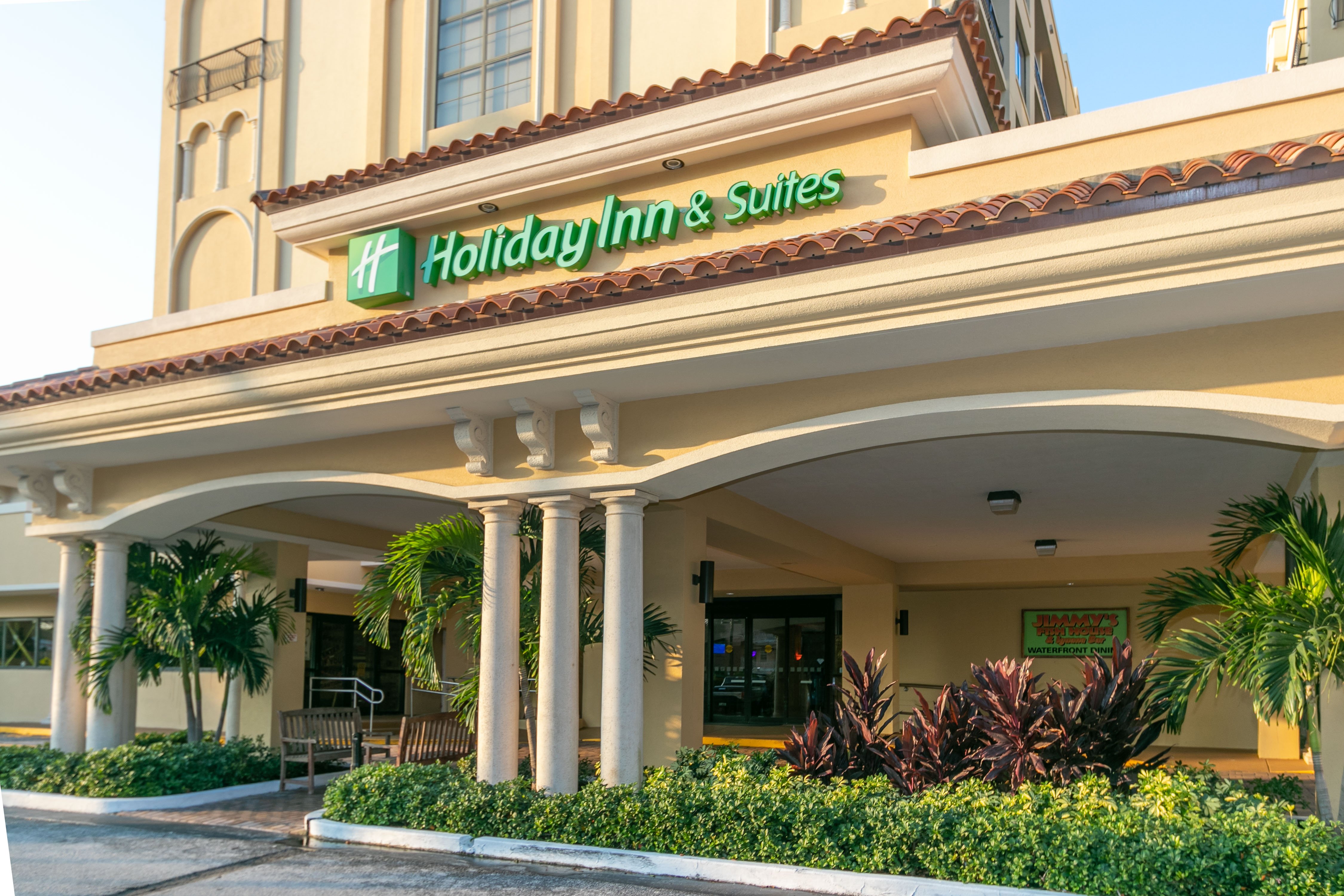Holiday Inn Hotel & Suites