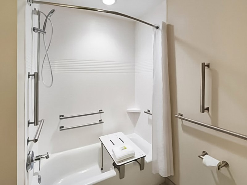 STUDIO STE QN MOBIL ACCESSIBLE TUB NOSMK