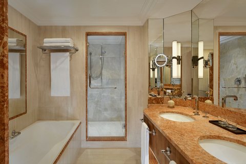 Executive Suite Bathroom