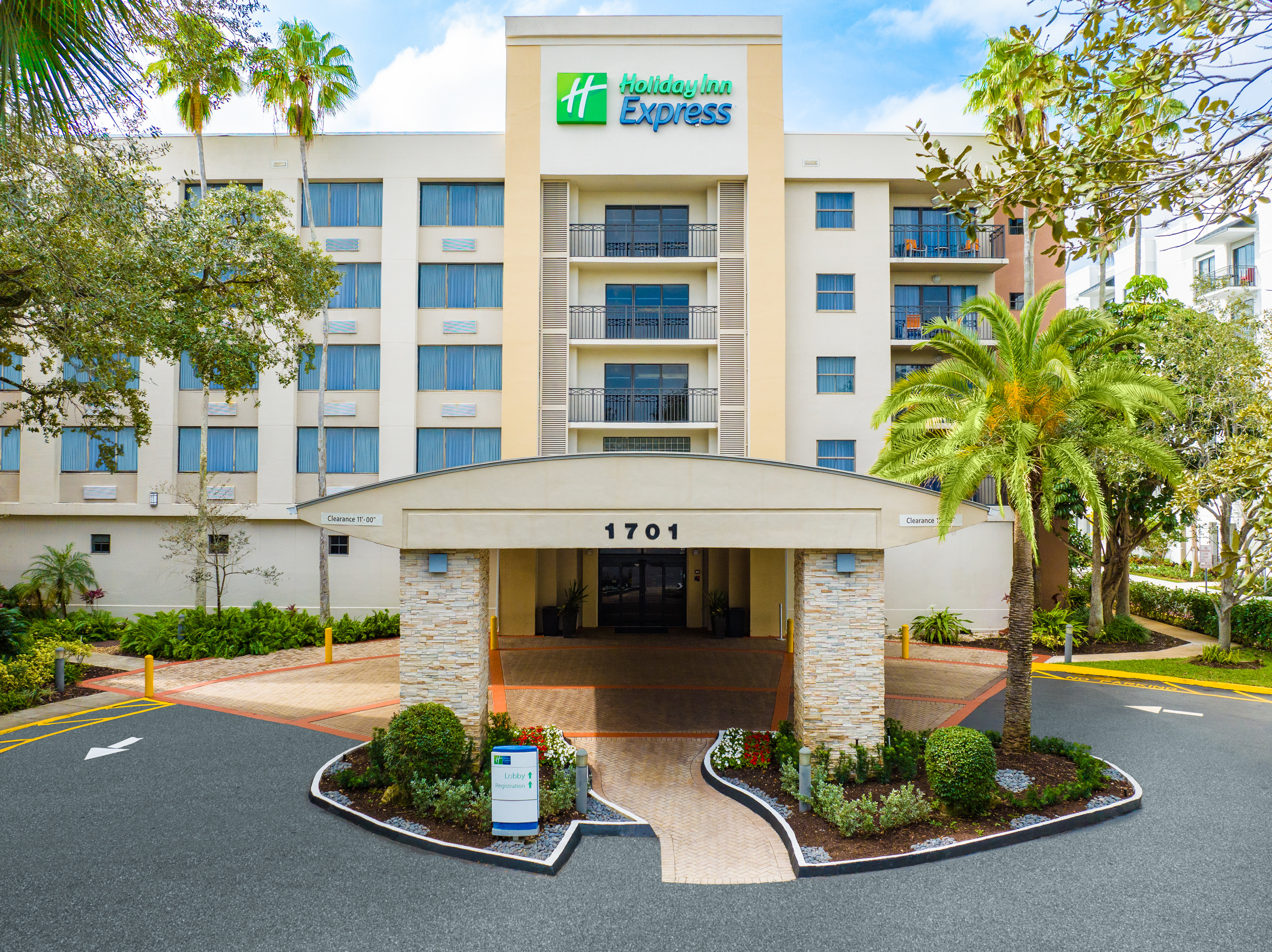 Holiday Inn Express & Suites Plantation