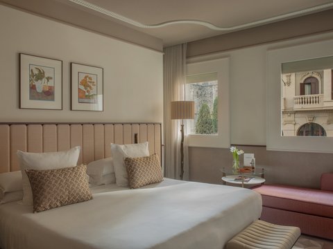 Deluxe Room - Bedroom