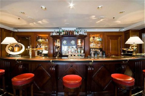 Bar and Lounge