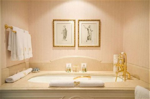 Bathroom Royal Suite