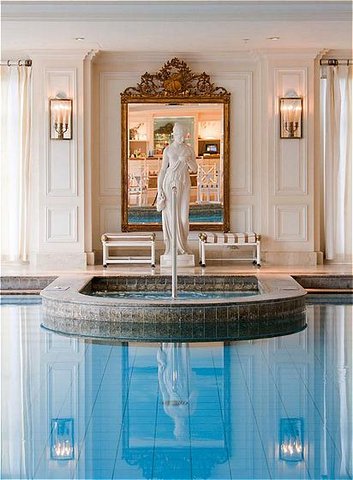 Jacuzzi in Pool