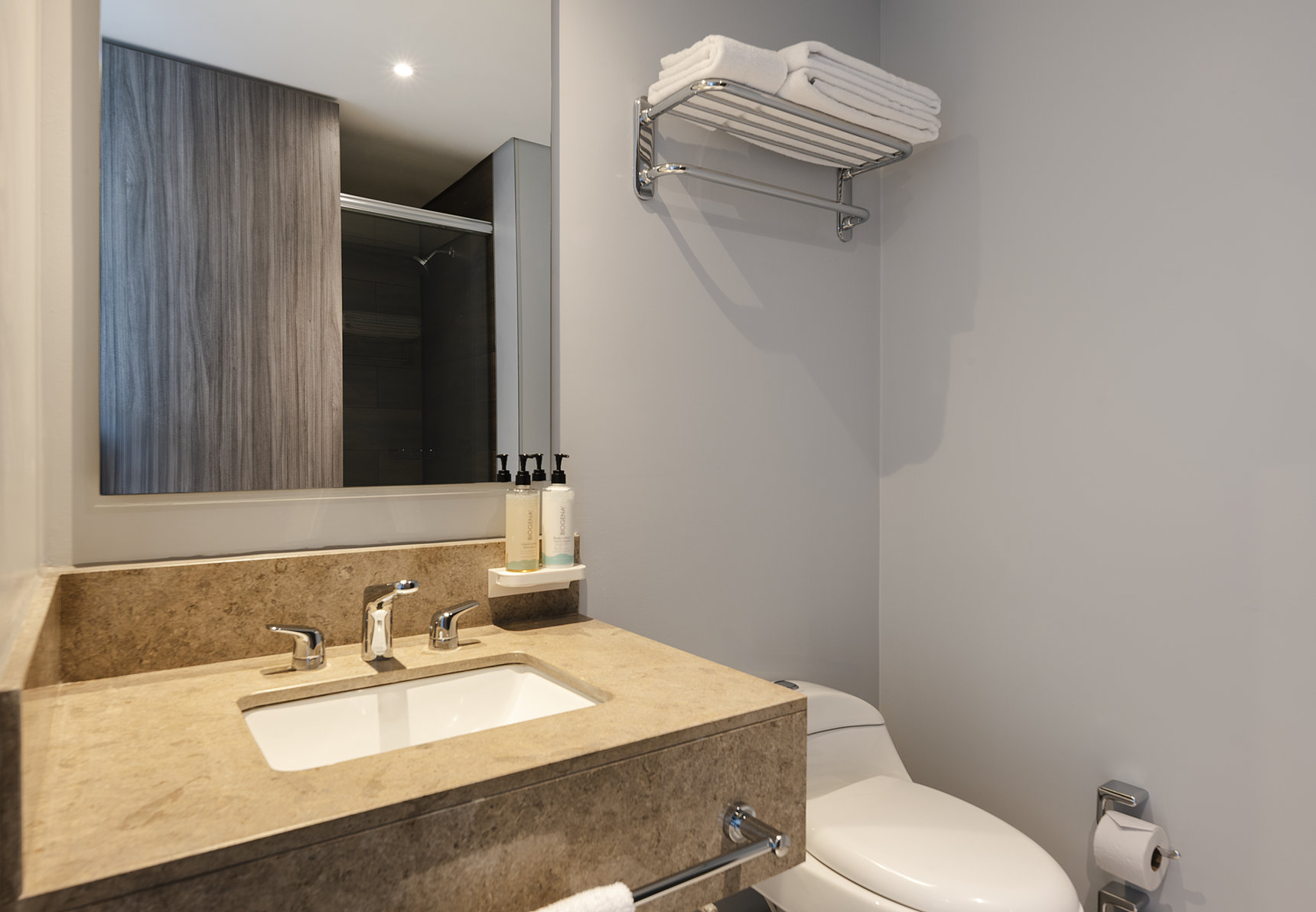 Hampton by Hilton Barranquilla Room Type - 1 QN ACC ROLLIN SHWR NS