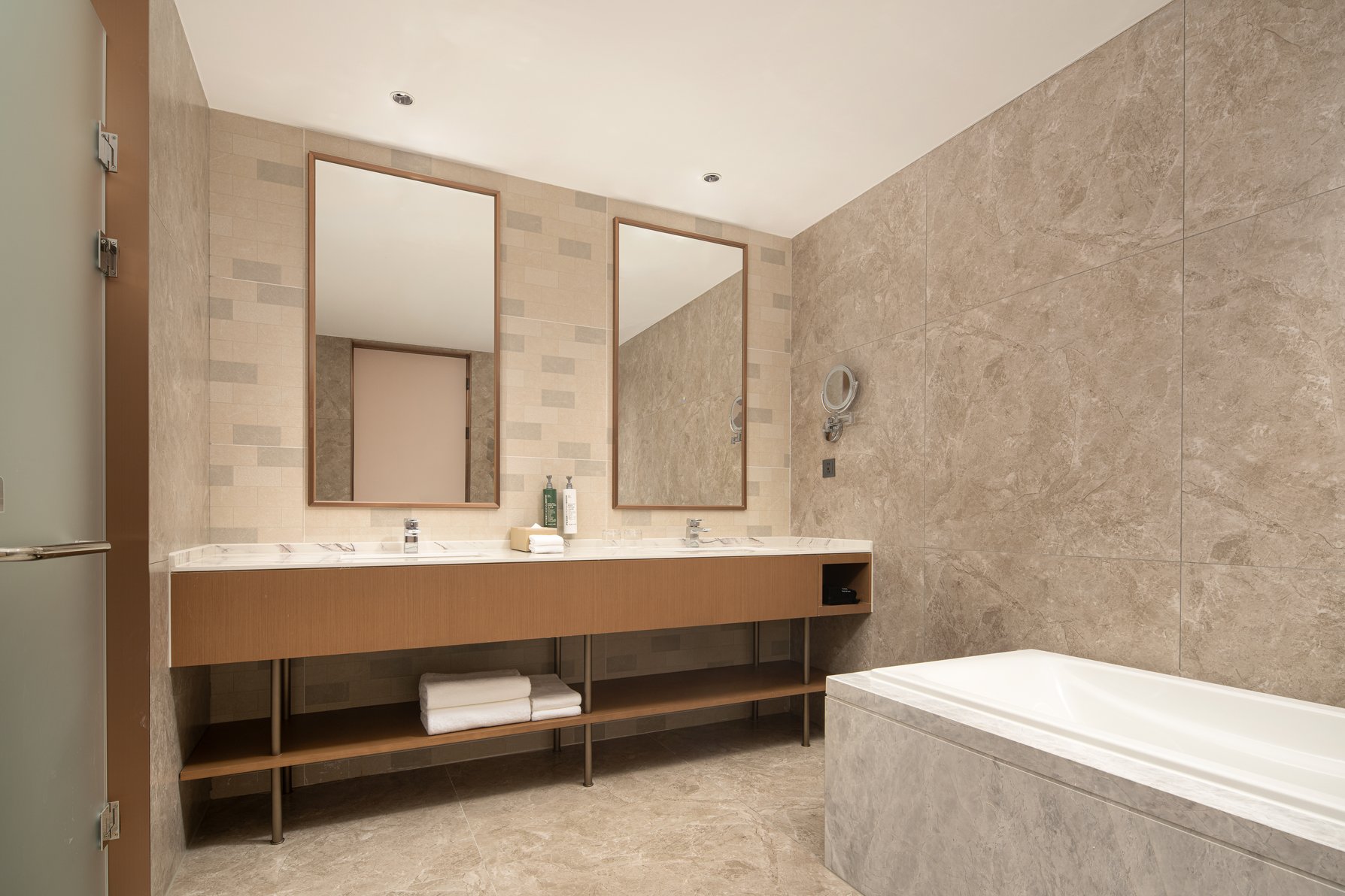 Hilton Garden Inn Shaoxing Yuecheng South Room Type - KING DELUXE SUITE