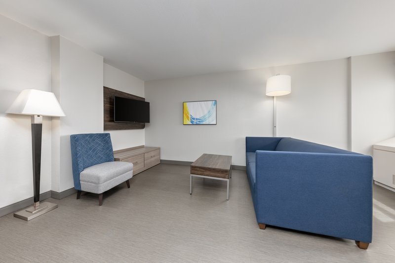 Holiday Inn Express – Military Keith Ware Hall