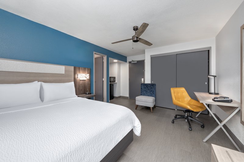 Holiday Inn Express – Military Keith Ware Hall