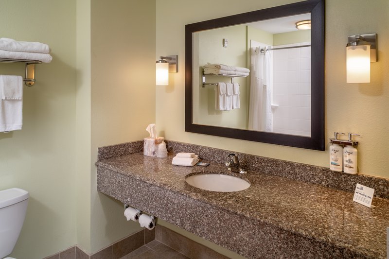 Holiday Inn Express and Suites Lebanon