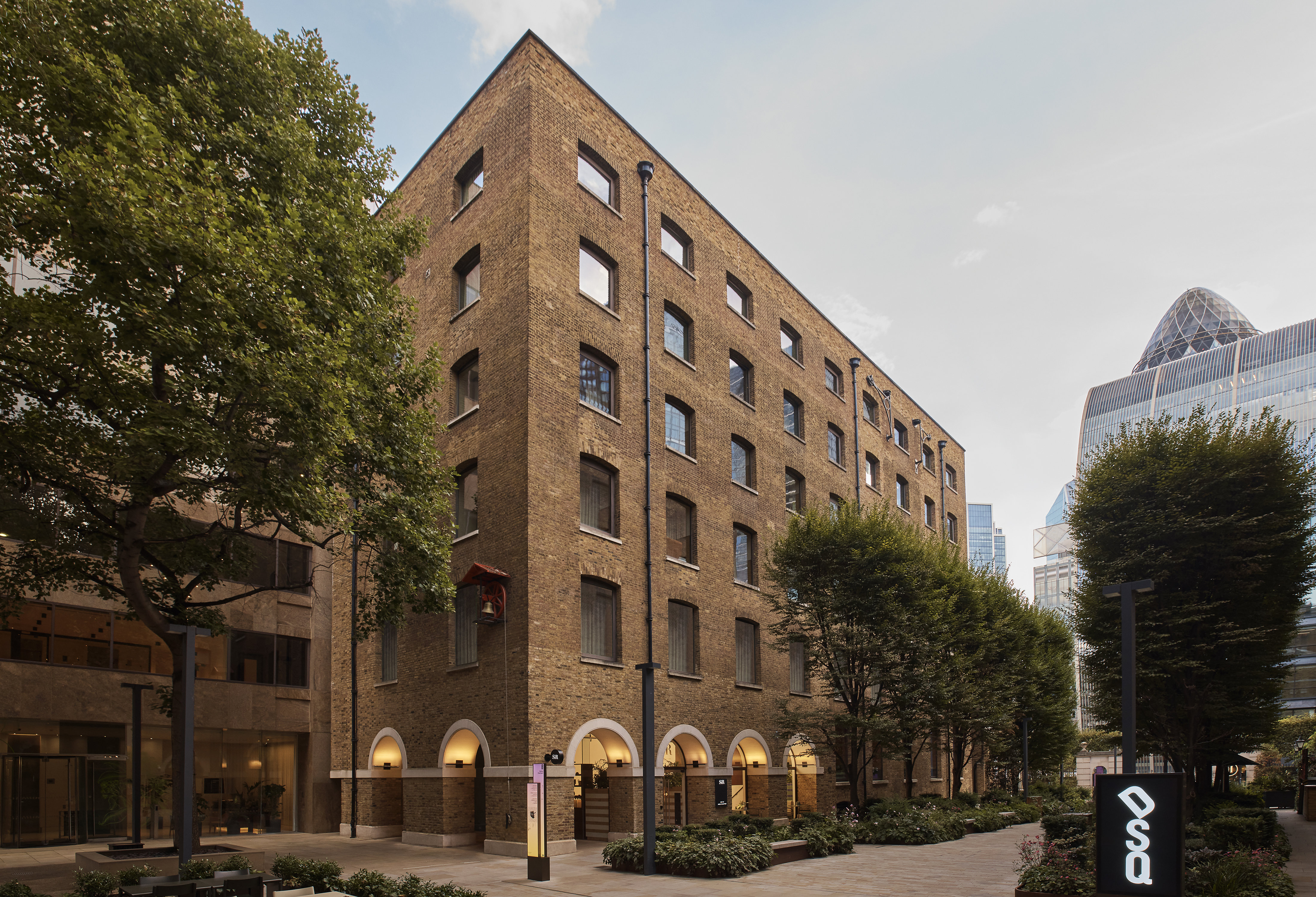 Sir Devonshire Square