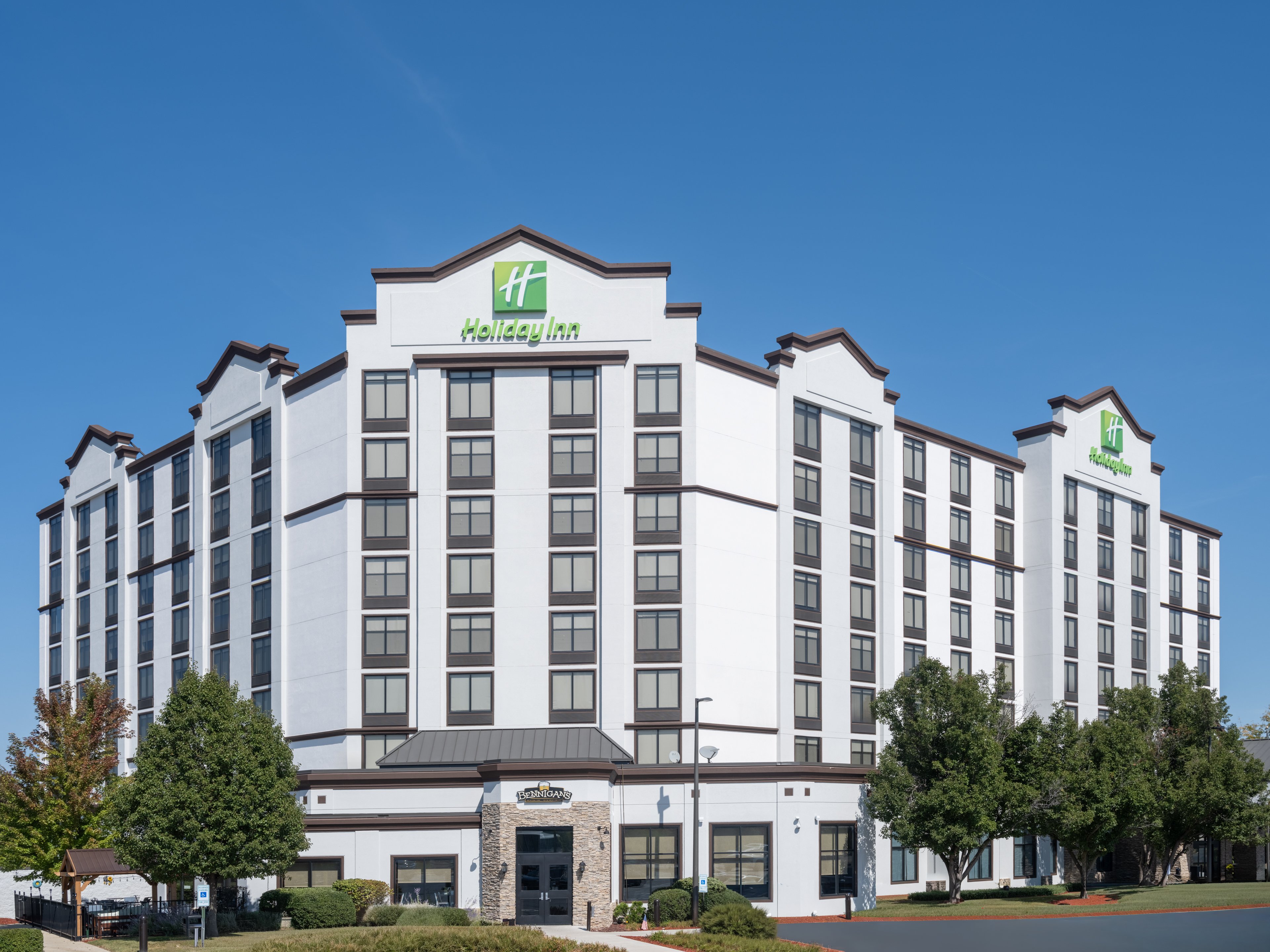 Holiday Inn Hotel & Suites