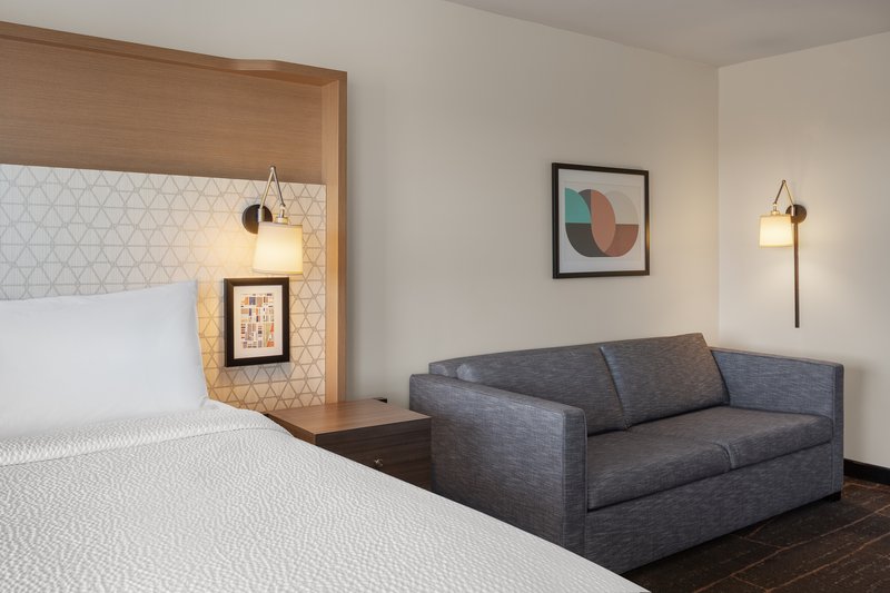 Holiday Inn Hotel and Suites Detroit – Troy
