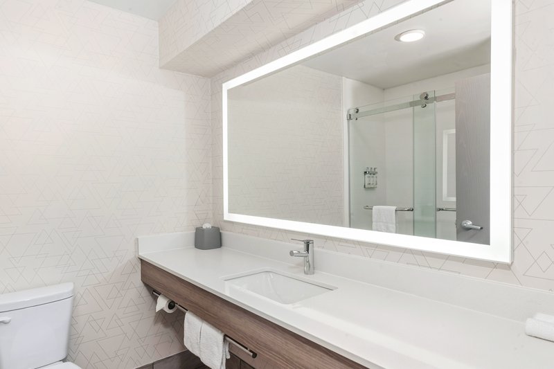 HOLIDAY INN EXP AND STE NORMAL