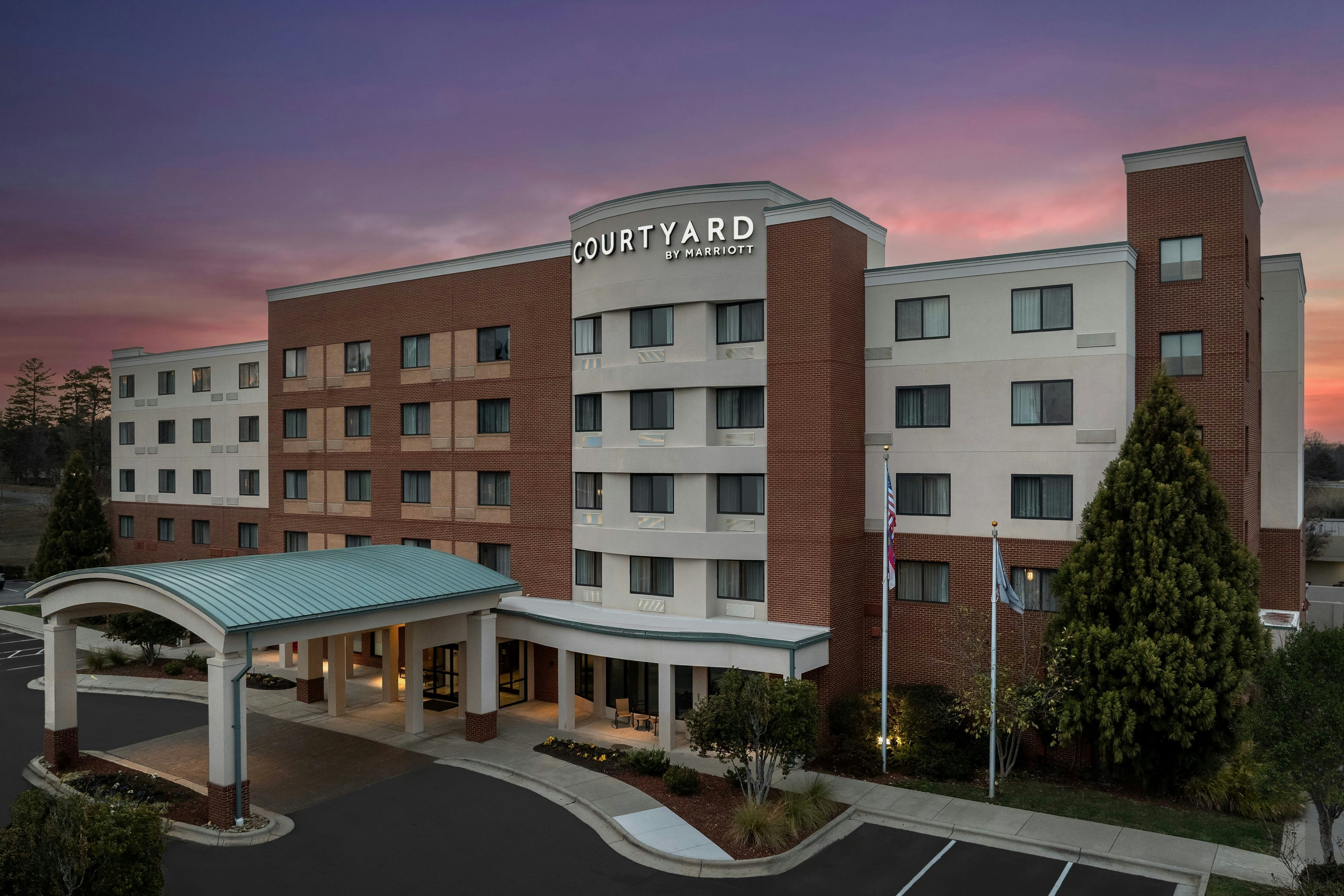 Courtyard by Marriott Airport