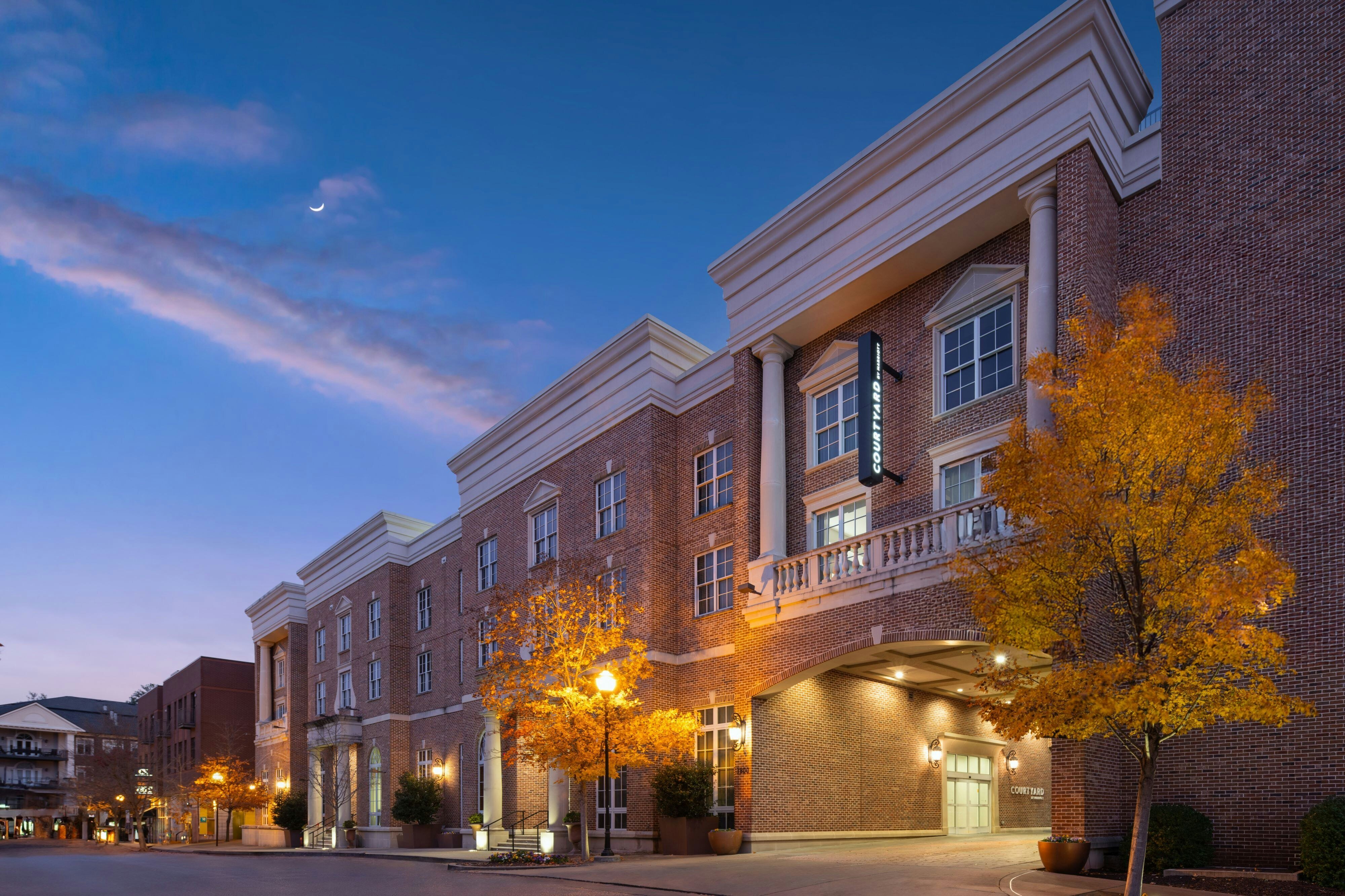 Courtyard by Marriott Green Hills