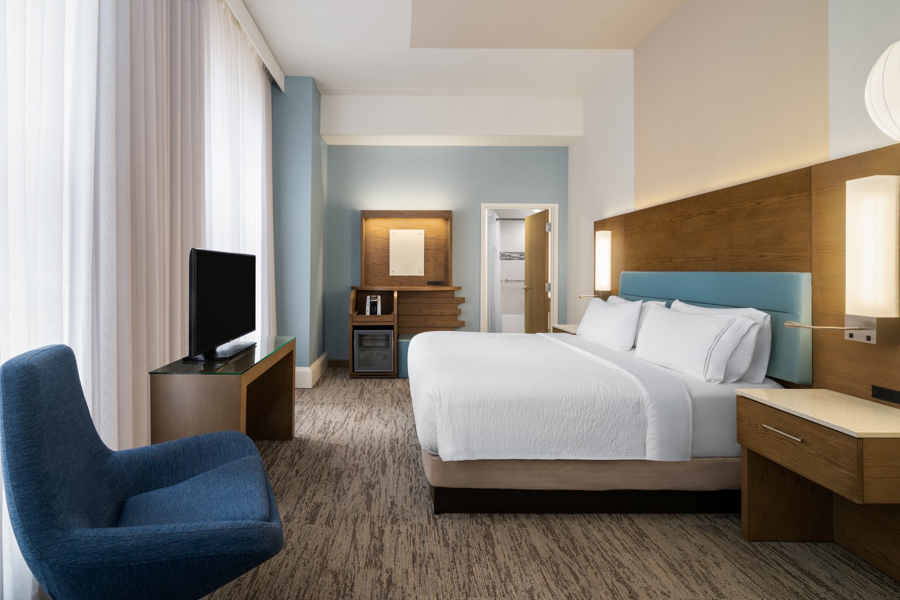 Even Hotel Pittsburgh Downtown, an IHG hotel Room Type - 1 King Premium Corner Room Separate Bath and Shower