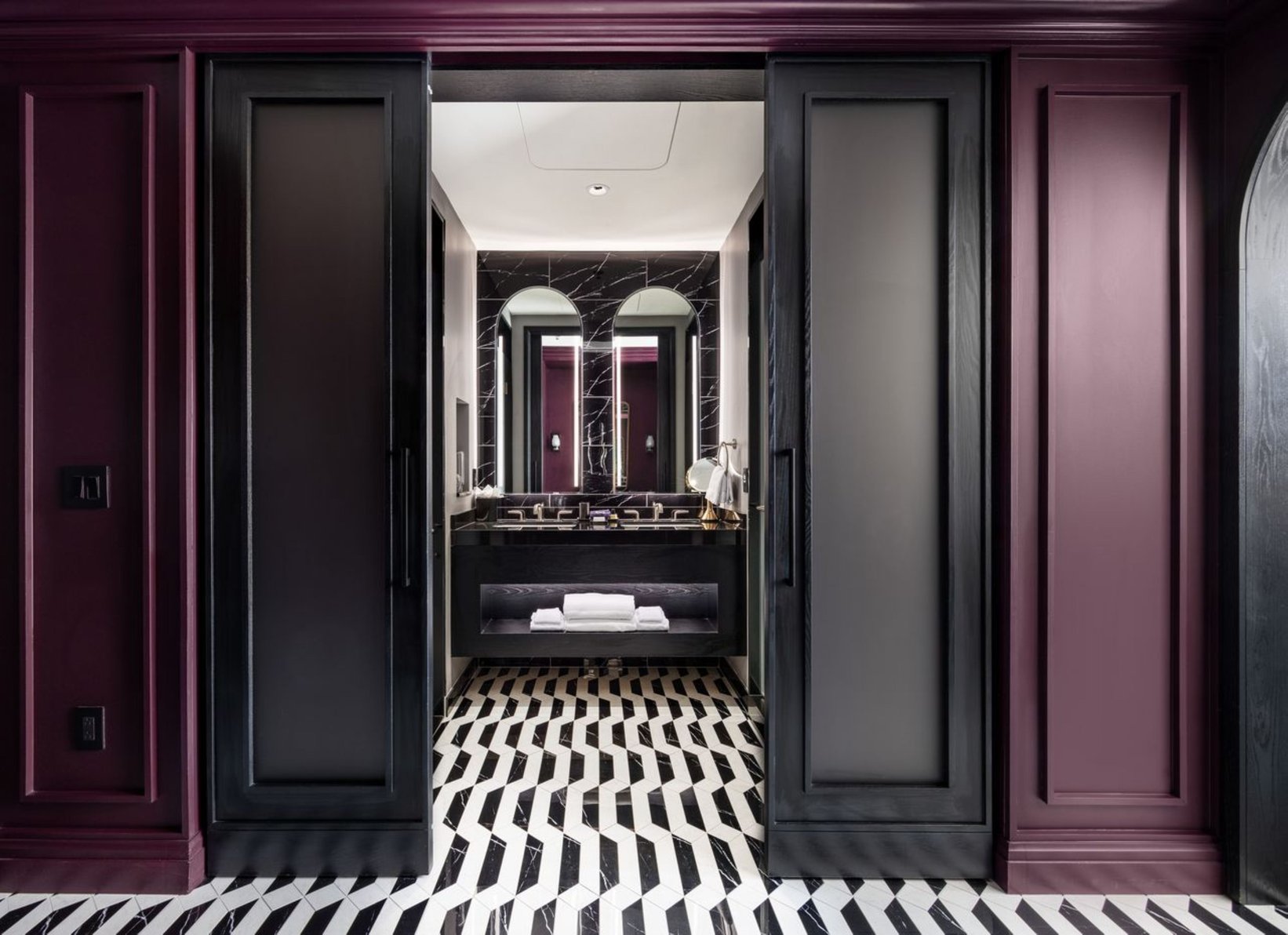 Daxton Hotel Birmingham, Curio Collection by Hilton Room Type - SIGNATURE KING