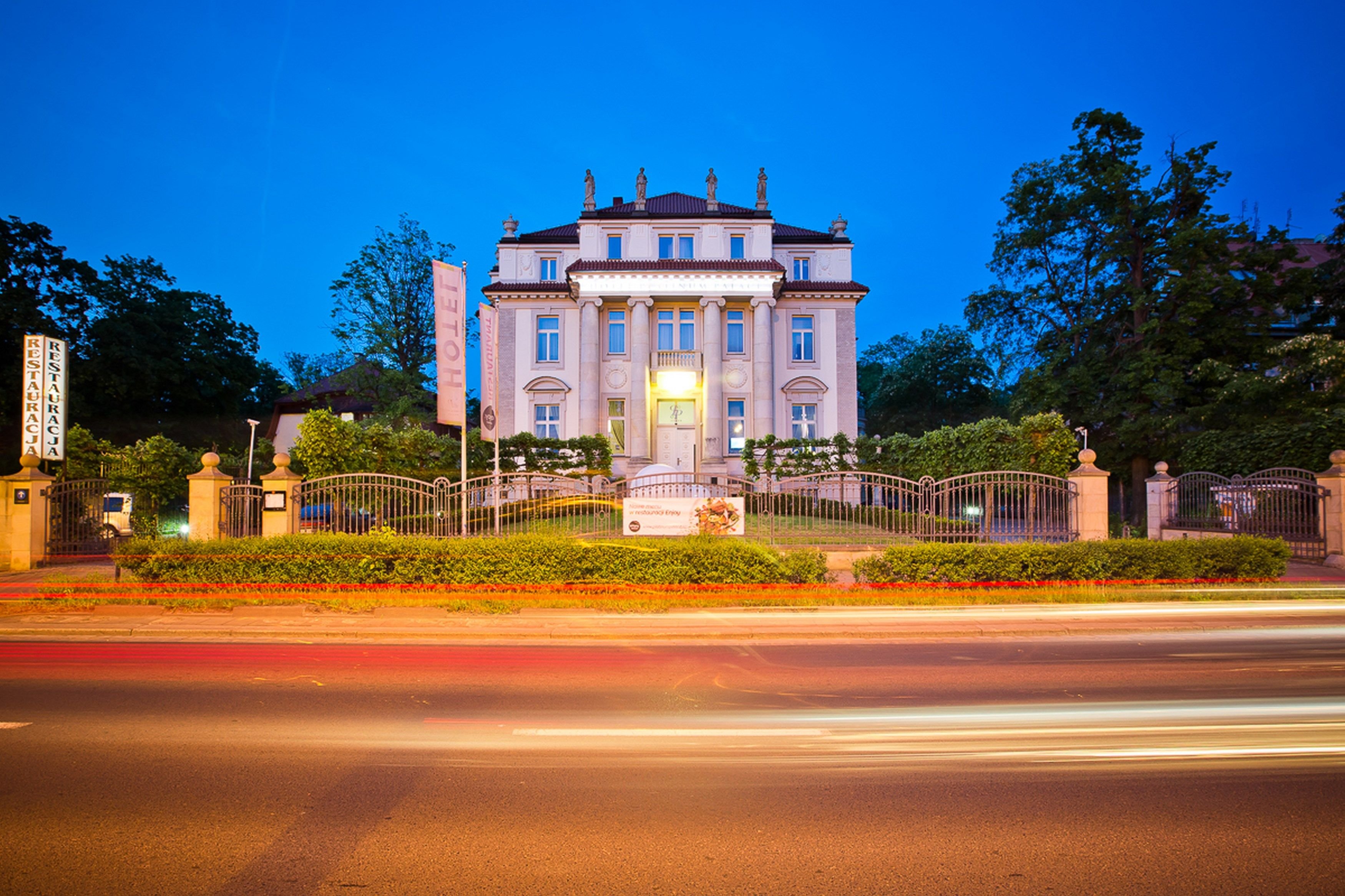 Platinum Palace Hotel