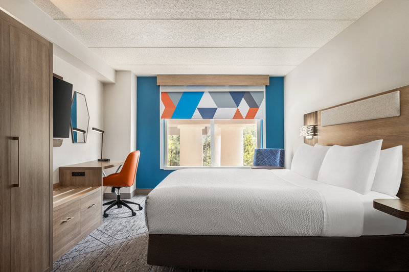 HOLIDAY INN EXP HTELS AND STES