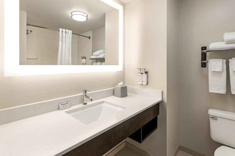 HOLIDAY INN EXP HTELS AND STES
