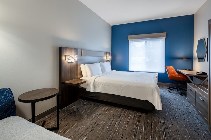 HOLIDAY INN EXPRESS VANCOUVER-N (SALMON CREEK)