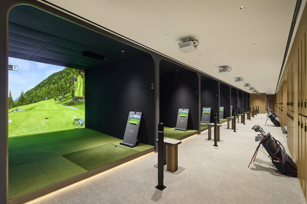 Screen Golf Experience
