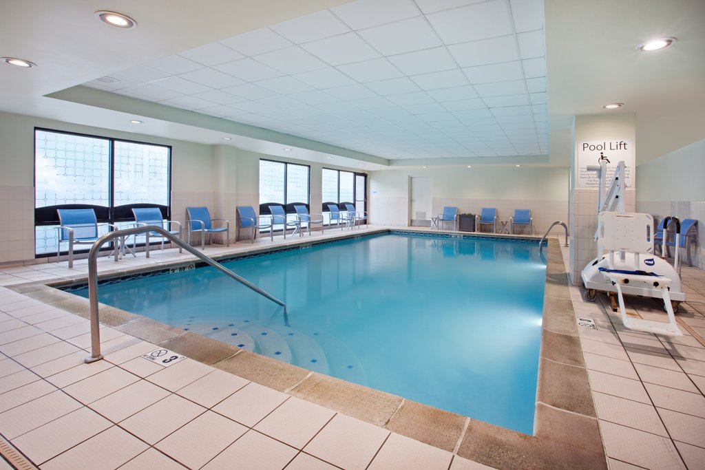 Holiday Inn Express & Suites CINCINNATI RIVERFRONT, Kenton