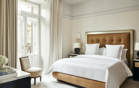 Four Seasons Suite