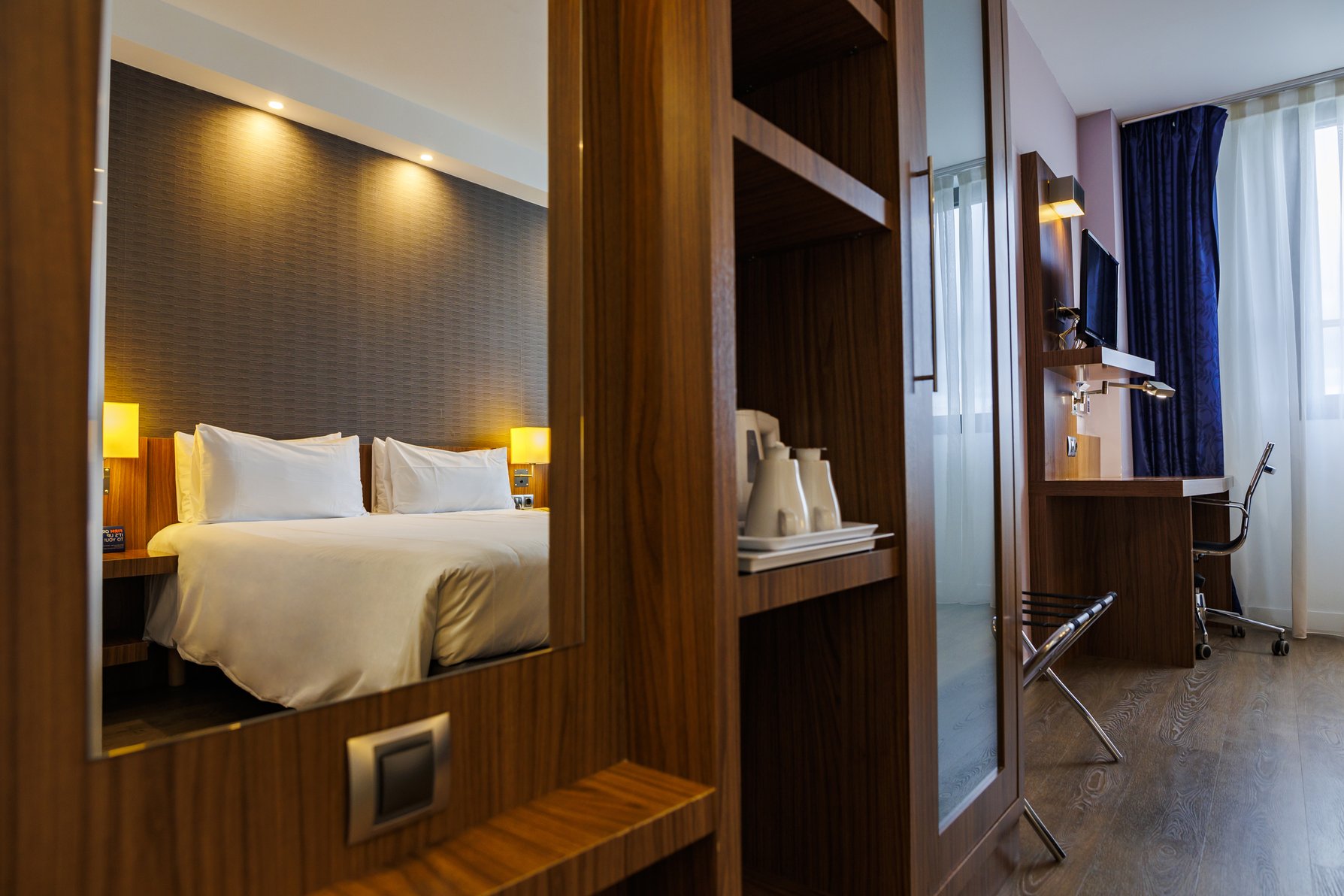 Holiday Inn Express Bilbao Room Type - 1 Queen Standard Accessible with Free Breakfast